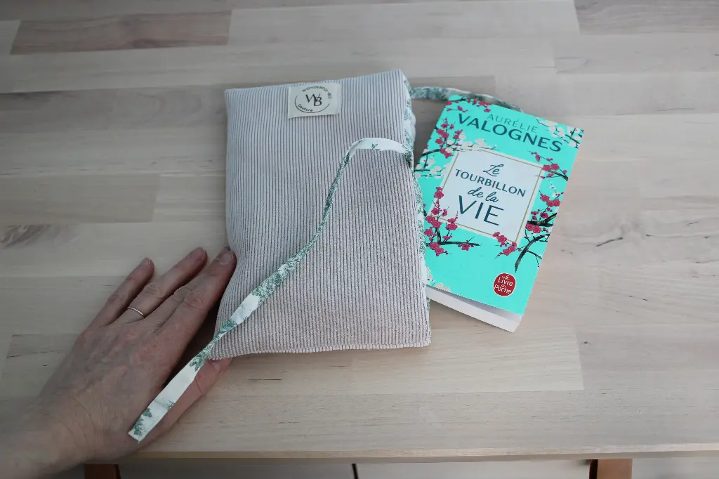 Pochette livre (éponge sable, Double gaze rose petites fleurs, Livre poche, Pas de broderie)