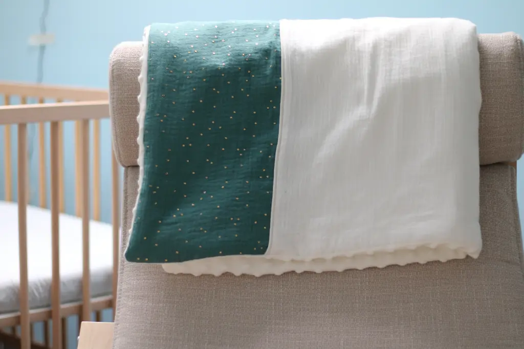 Couverture (Double gaze rose petites fleurs, Pas de broderie)