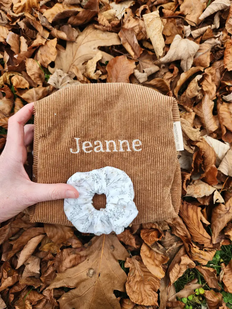 La trousse "Mini" (éponge sable, Double gaze rose petites fleurs, Pas de broderie)